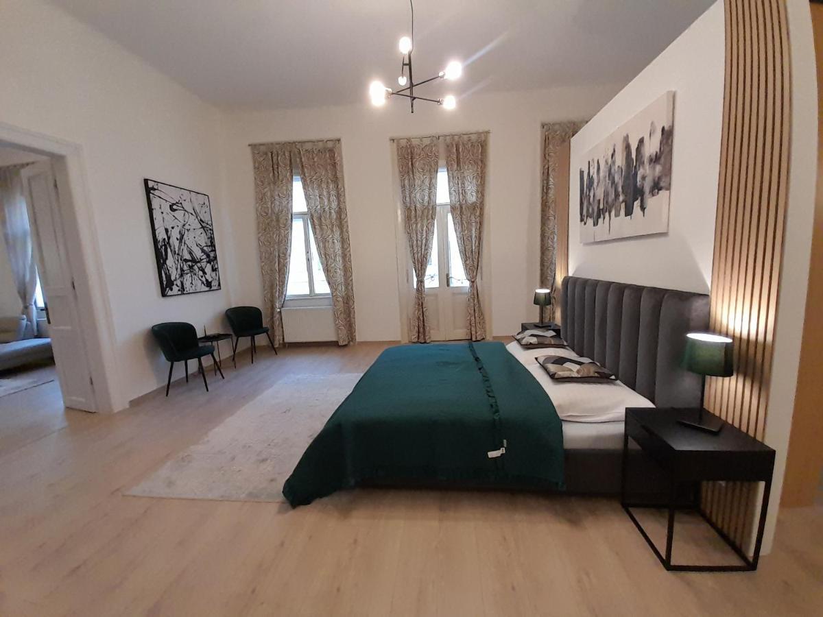 Entrez Apartment 3 - Historical Centre Кошице Екстериор снимка