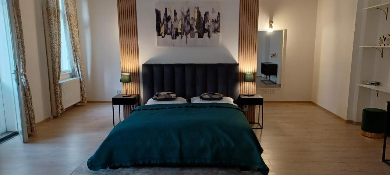 Entrez Apartment 3 - Historical Centre Кошице Екстериор снимка