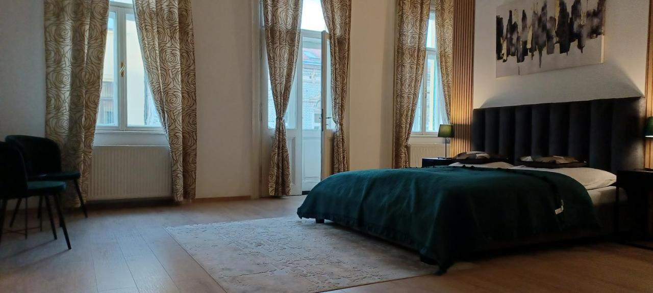 Entrez Apartment 3 - Historical Centre Кошице Екстериор снимка