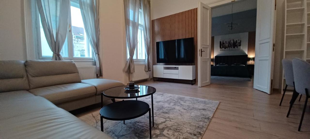 Entrez Apartment 3 - Historical Centre Кошице Екстериор снимка