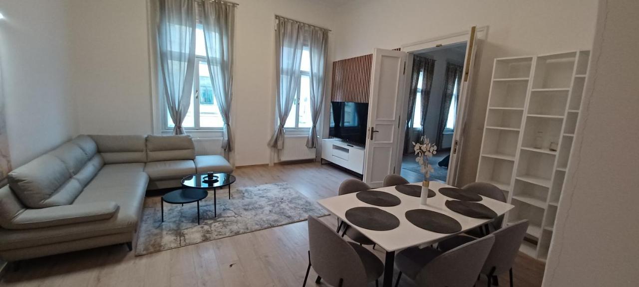 Entrez Apartment 3 - Historical Centre Кошице Екстериор снимка