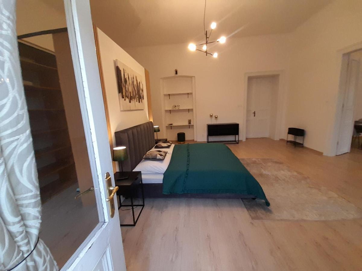 Entrez Apartment 3 - Historical Centre Кошице Екстериор снимка