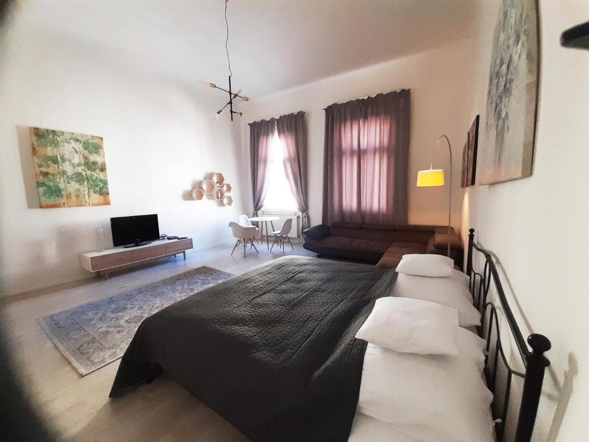 Entrez Apartment 3 - Historical Centre Кошице Екстериор снимка